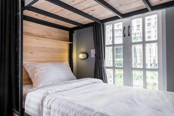 Family, 4 Bunk Beds, Shared Bathroom