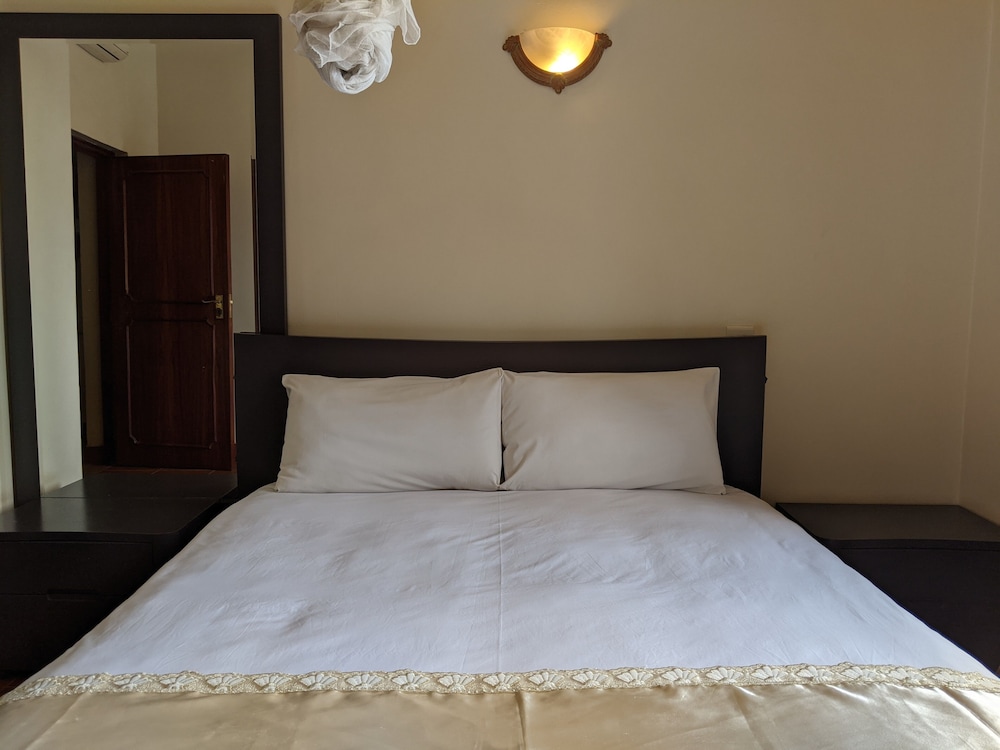Prestige Hotel Suites 11/50