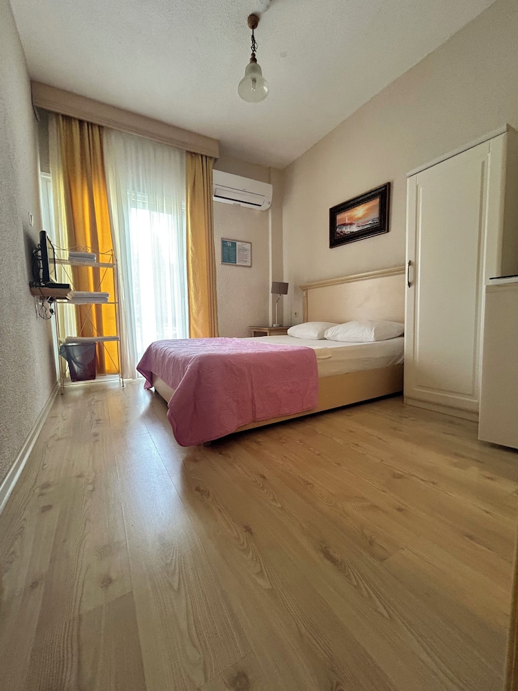 Melaike Otel 27/72