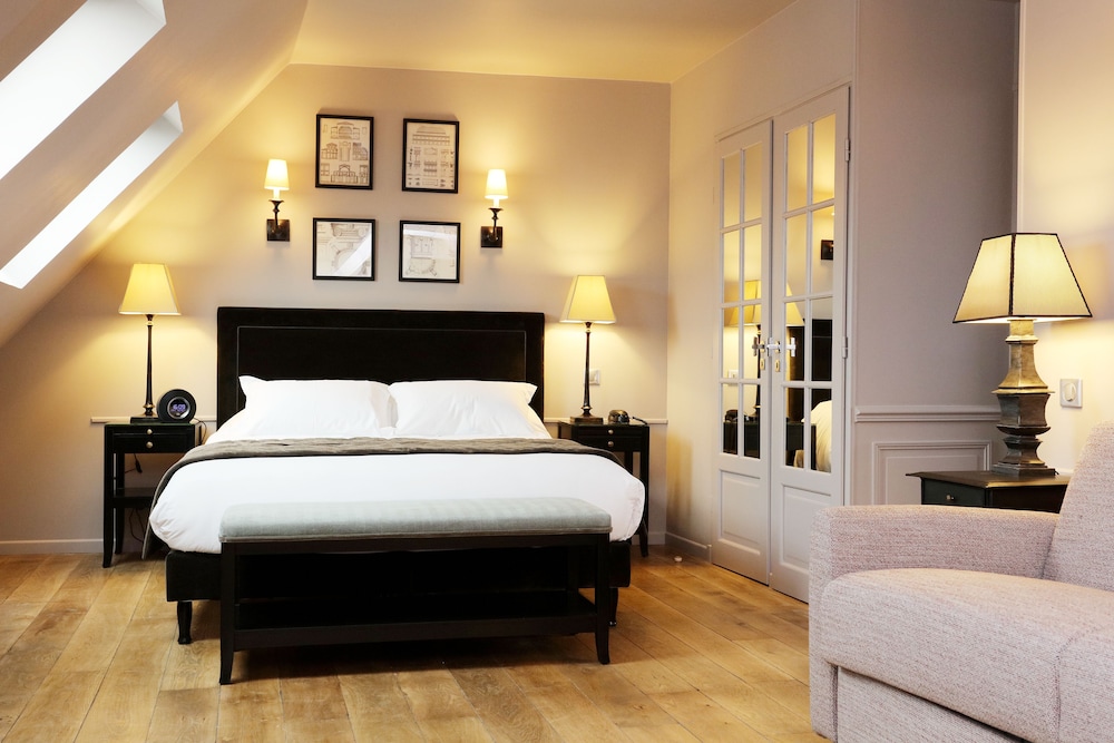 DELUXE, SUITE, EIFFEL VIEW