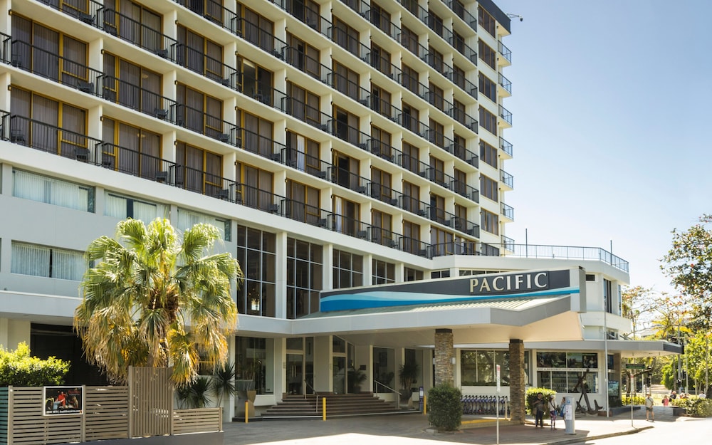 Pacific Hotel Cairns 12/72