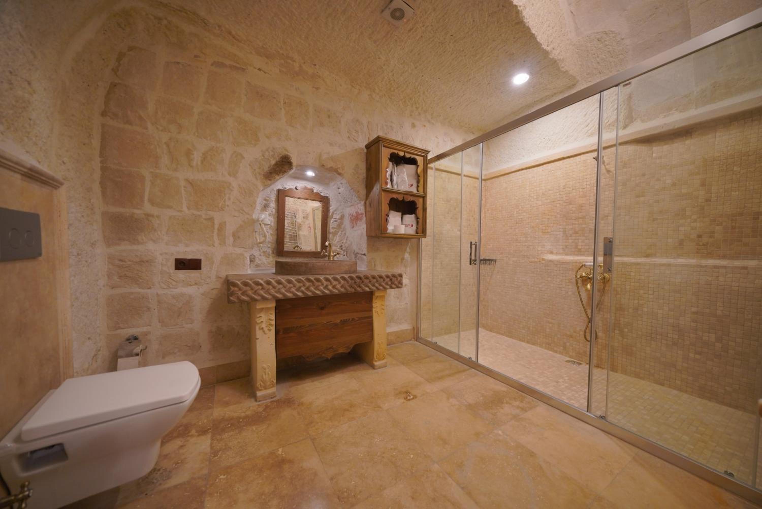 Honeymoon, Suite, FAIRYLAND CAVE HOTEL 9/10