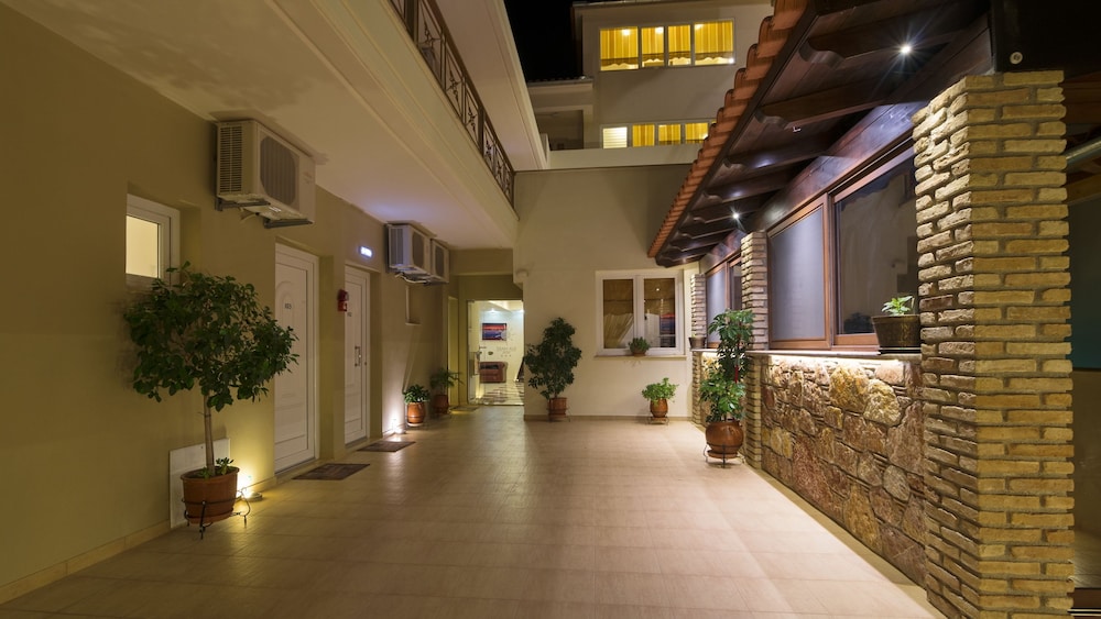 Ilia Mare Hotel 3/48