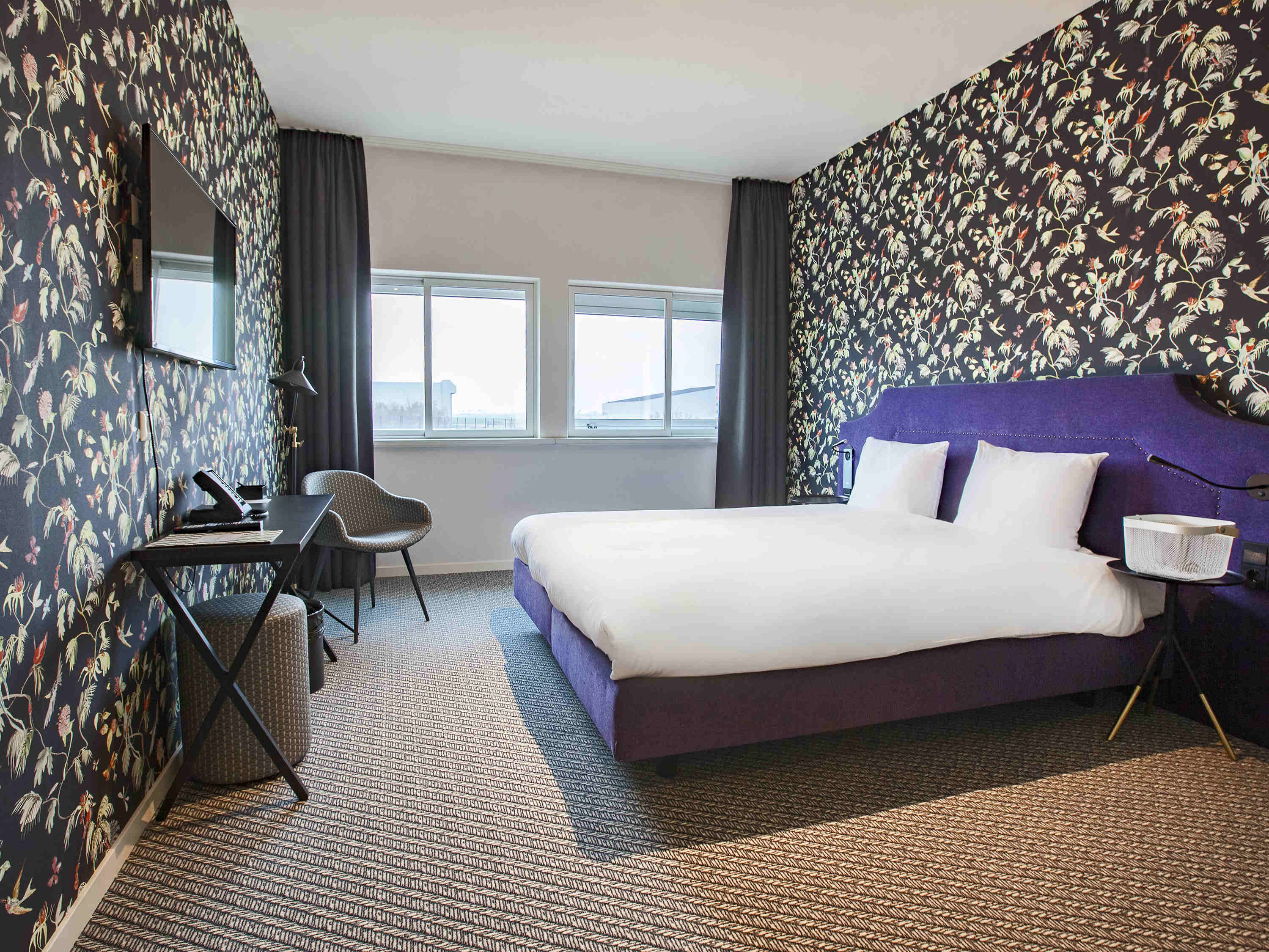 SUPERIOR, TWIN BEDS, SOFA