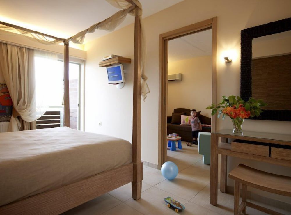 Belle Helene Hotel 12/45