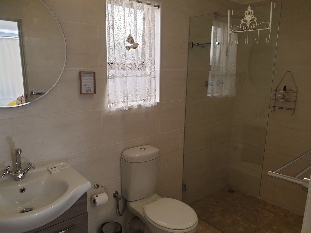 Dilisca Guesthouse 46/50