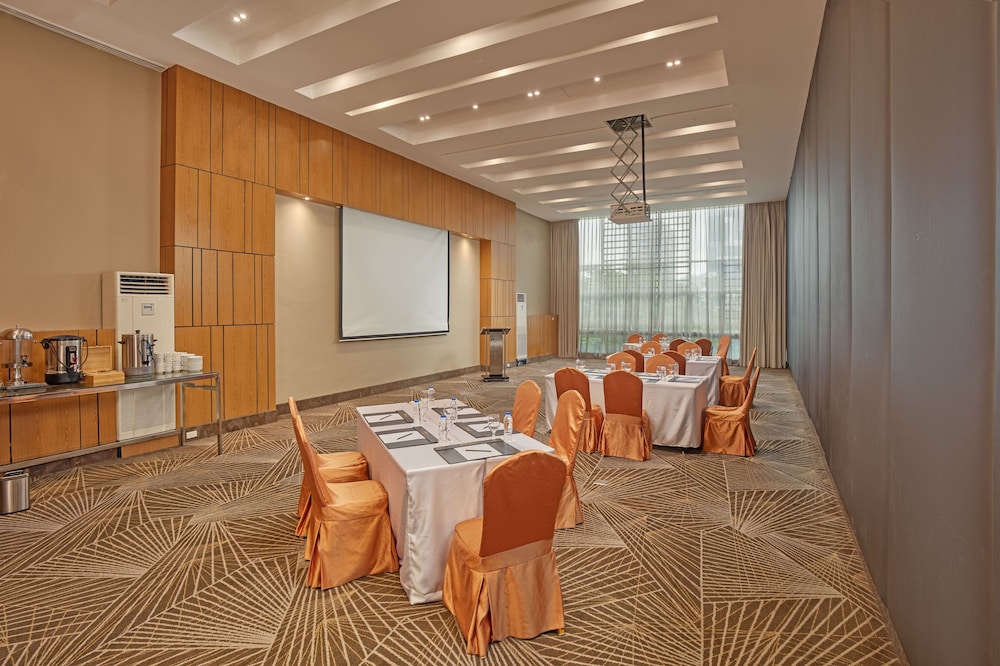 F1 Hotel Manila BGC 30/65