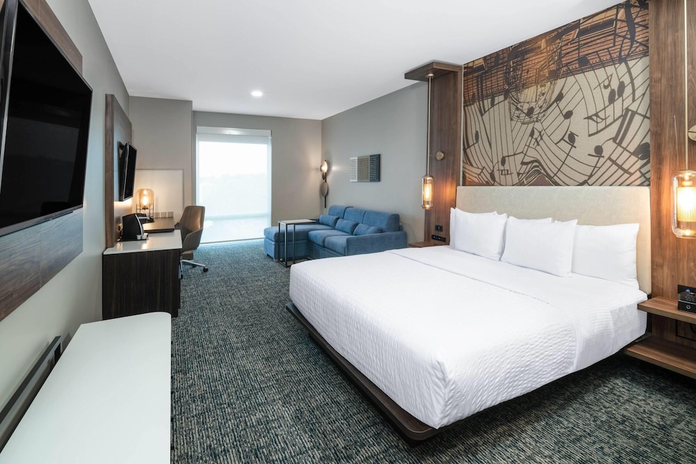 ROOM, KING BED