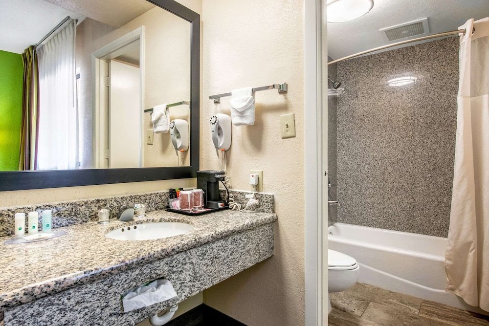 Quality Inn & Suites Jacksonville-Baymeadows 14/42
