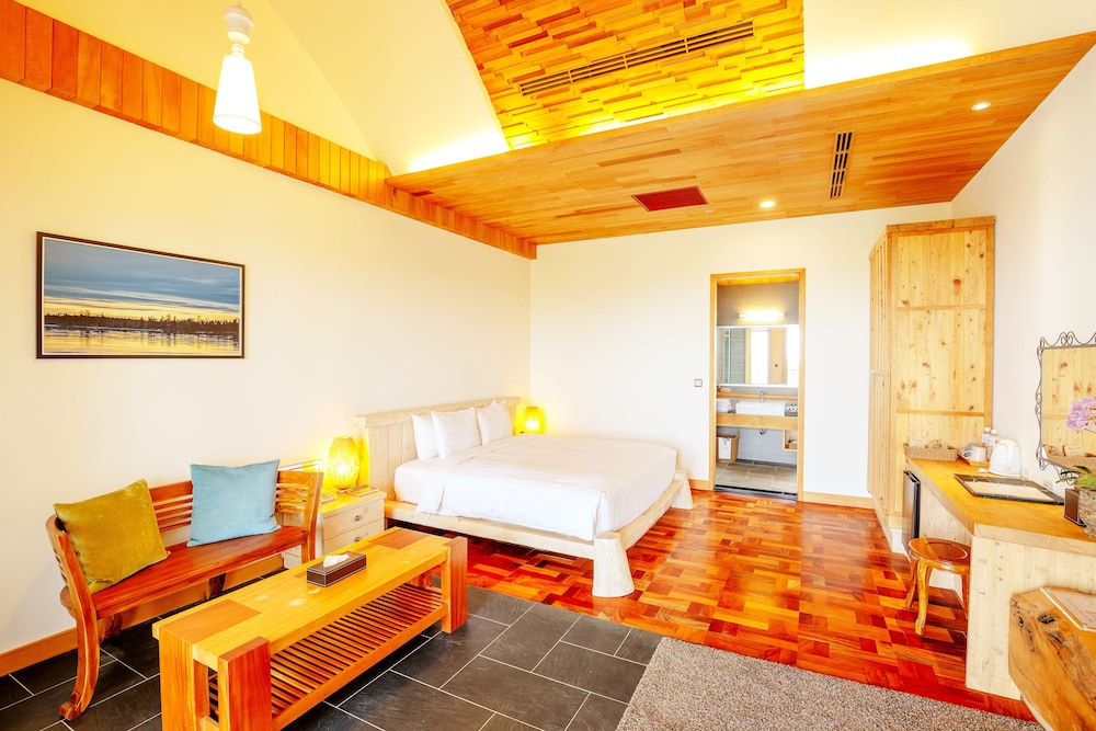 Bay Forest Boutique Hotel 50/72