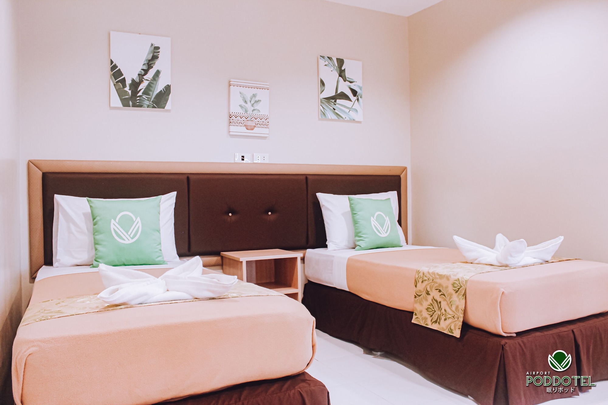 STANDARD, QUEEN BED
