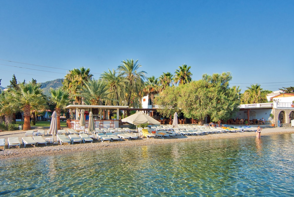 Selvi Beach Hotel 38/48