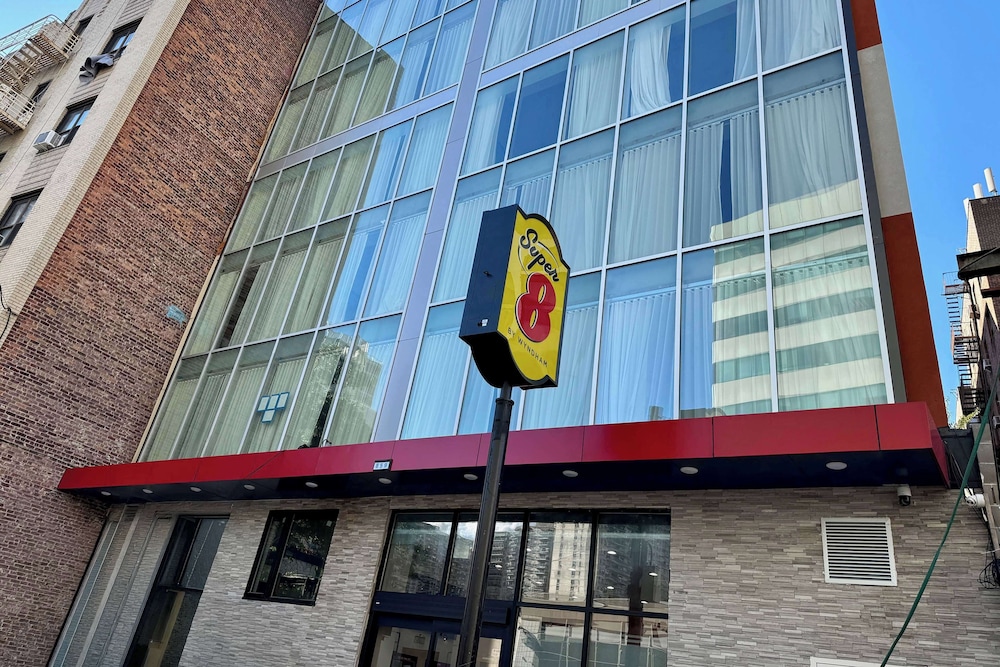 Super 8 by Wyndham Bronx Near Stadium 4/40