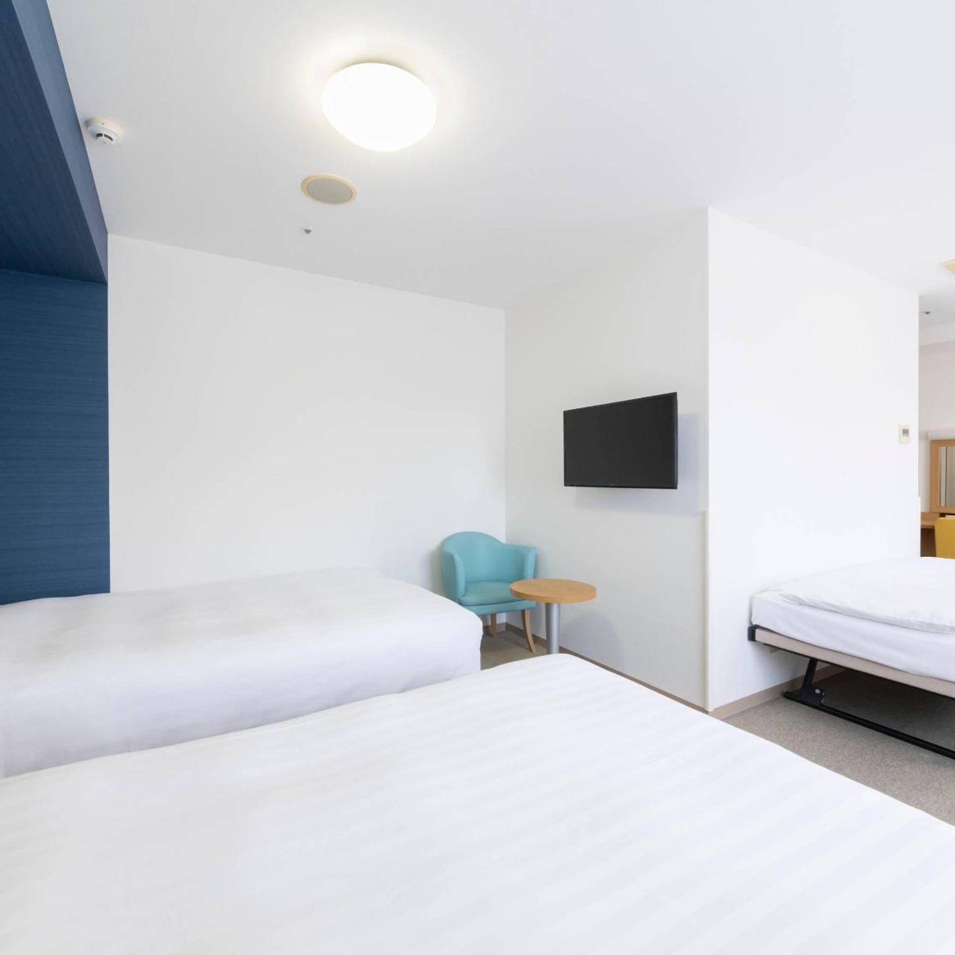 Room, Triple