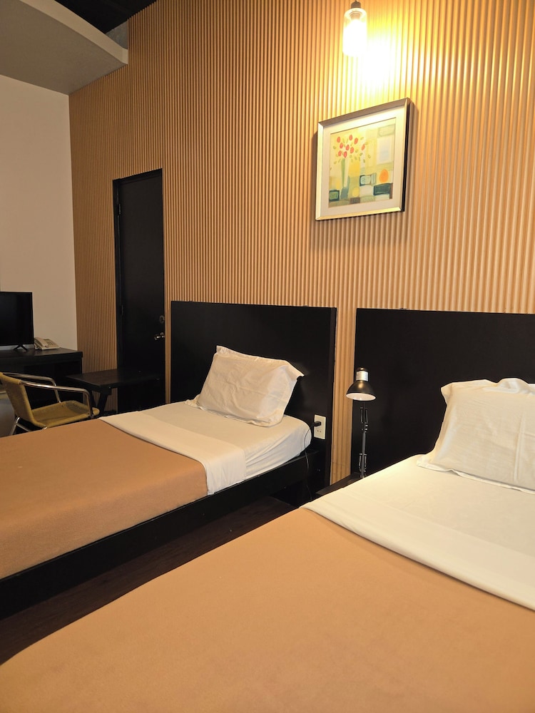 First Pacific Inn 39/59