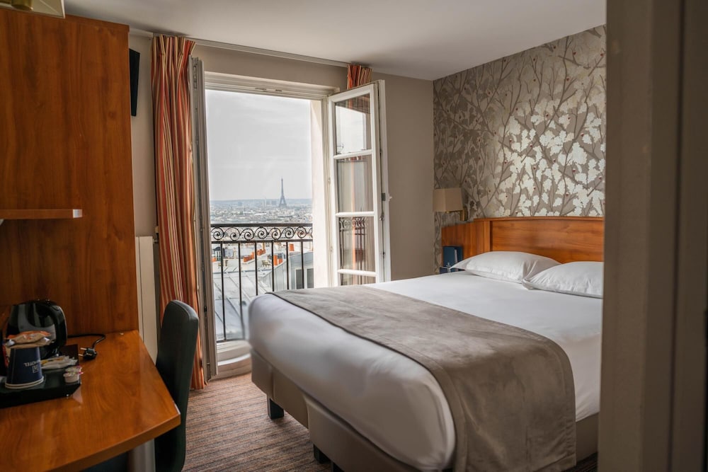 Superior, Double Bed, Eiffel View, Balcony