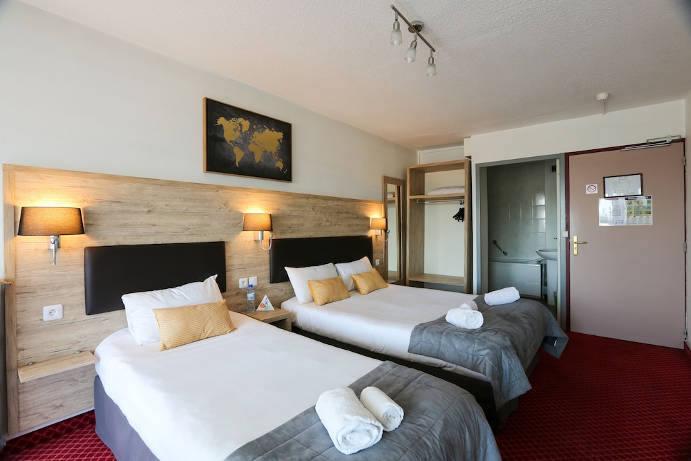 Brit Hotel Bleu Nuit 7/50