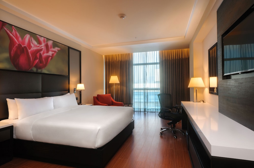 ROOM, KING BED