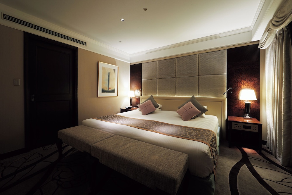 Royal Park Hotel 11/48