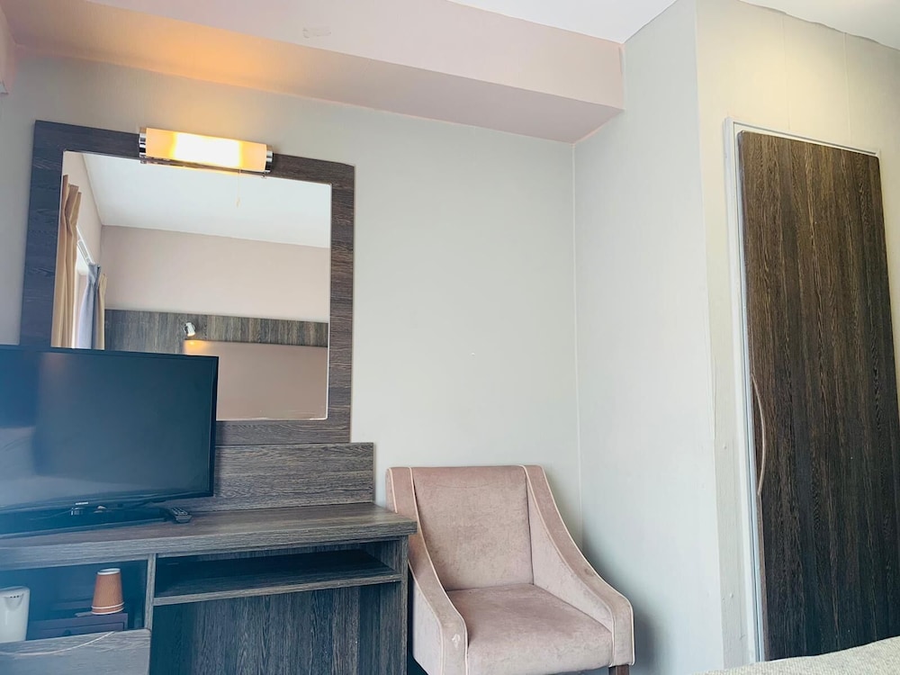 Lily Hotel 34/46