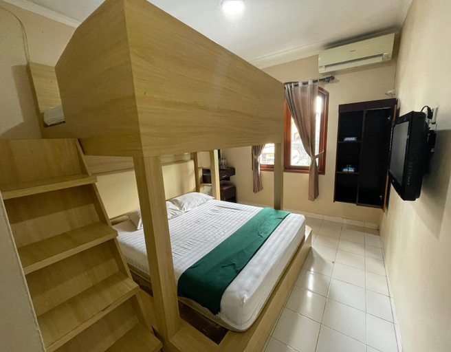 Room, Quadruple