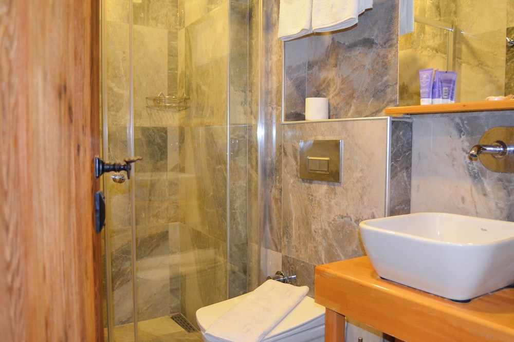 AKKAN LUXURY HOTEL 79/84