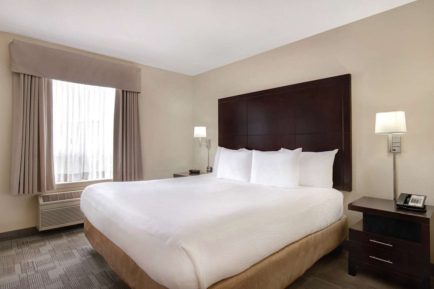 Days Inn By Wyndham Medicine Hat 6/38