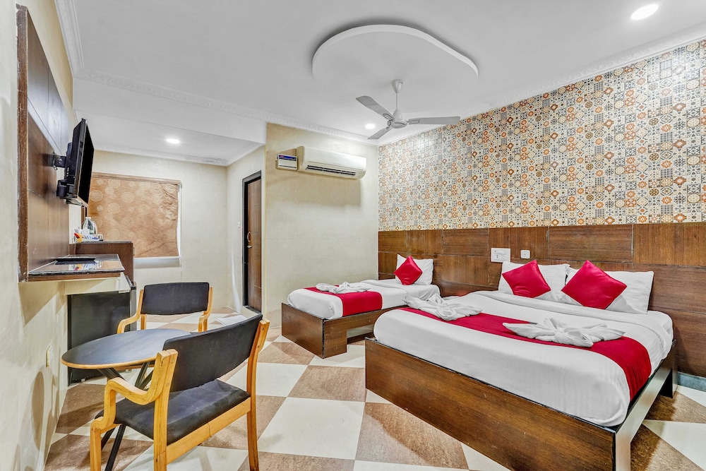 Season 4 Guest House 22/32