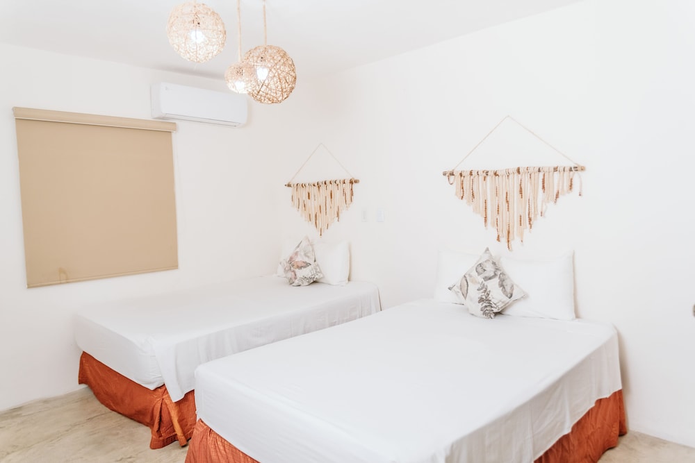Ahava Hotel (ex Maria Candelaria Hotel) 18/43