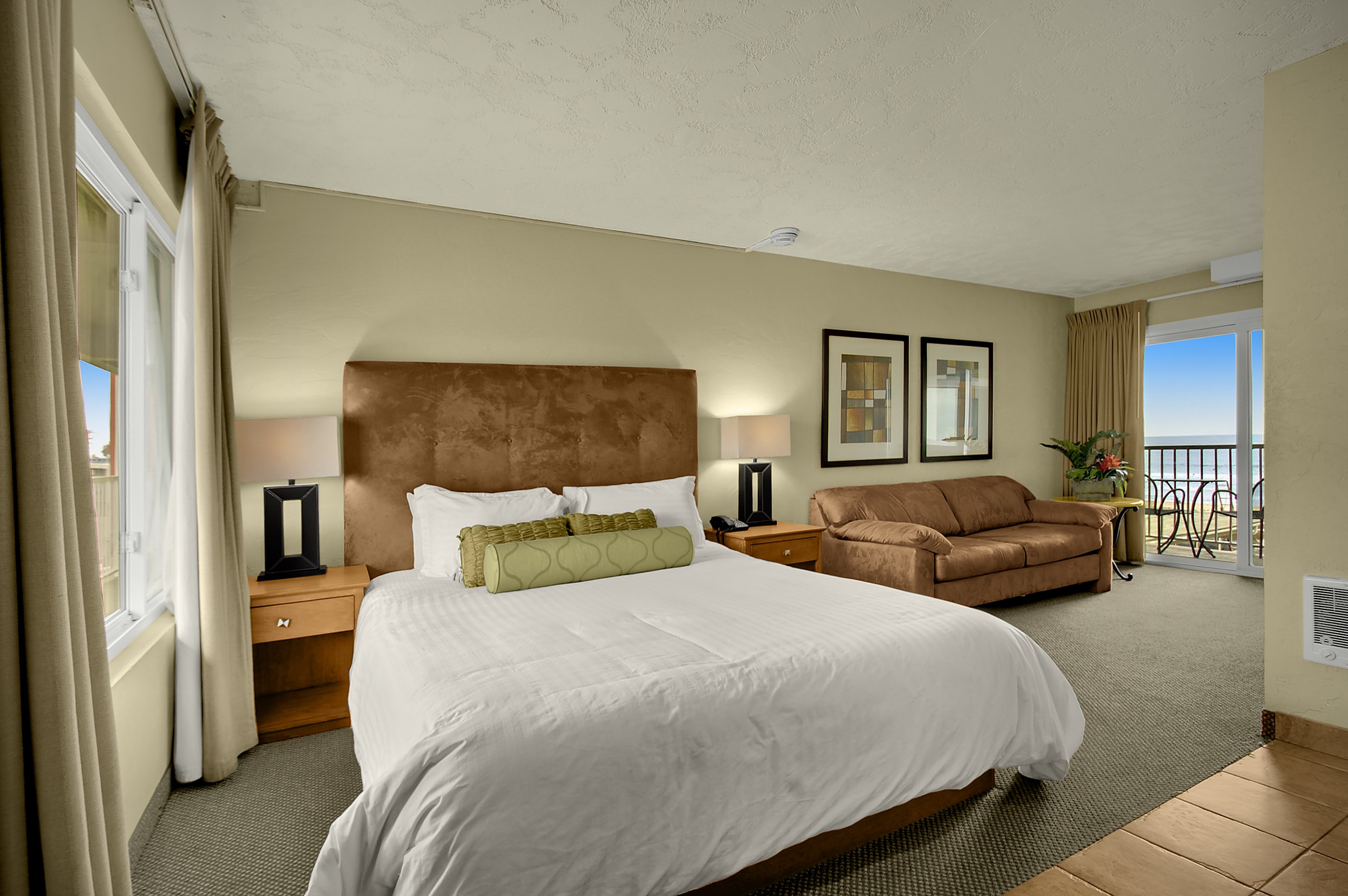 Surfer Beach Hotel 23/59
