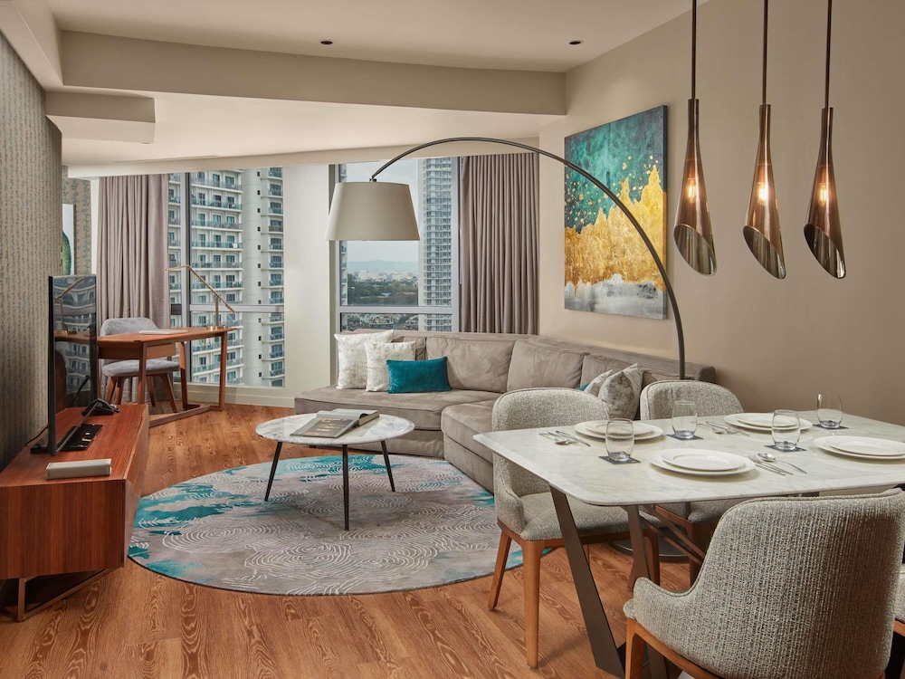 Novotel Suites Manila At Acqua 42/52