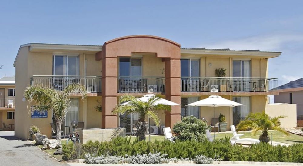 Ocean View Motel 1/27