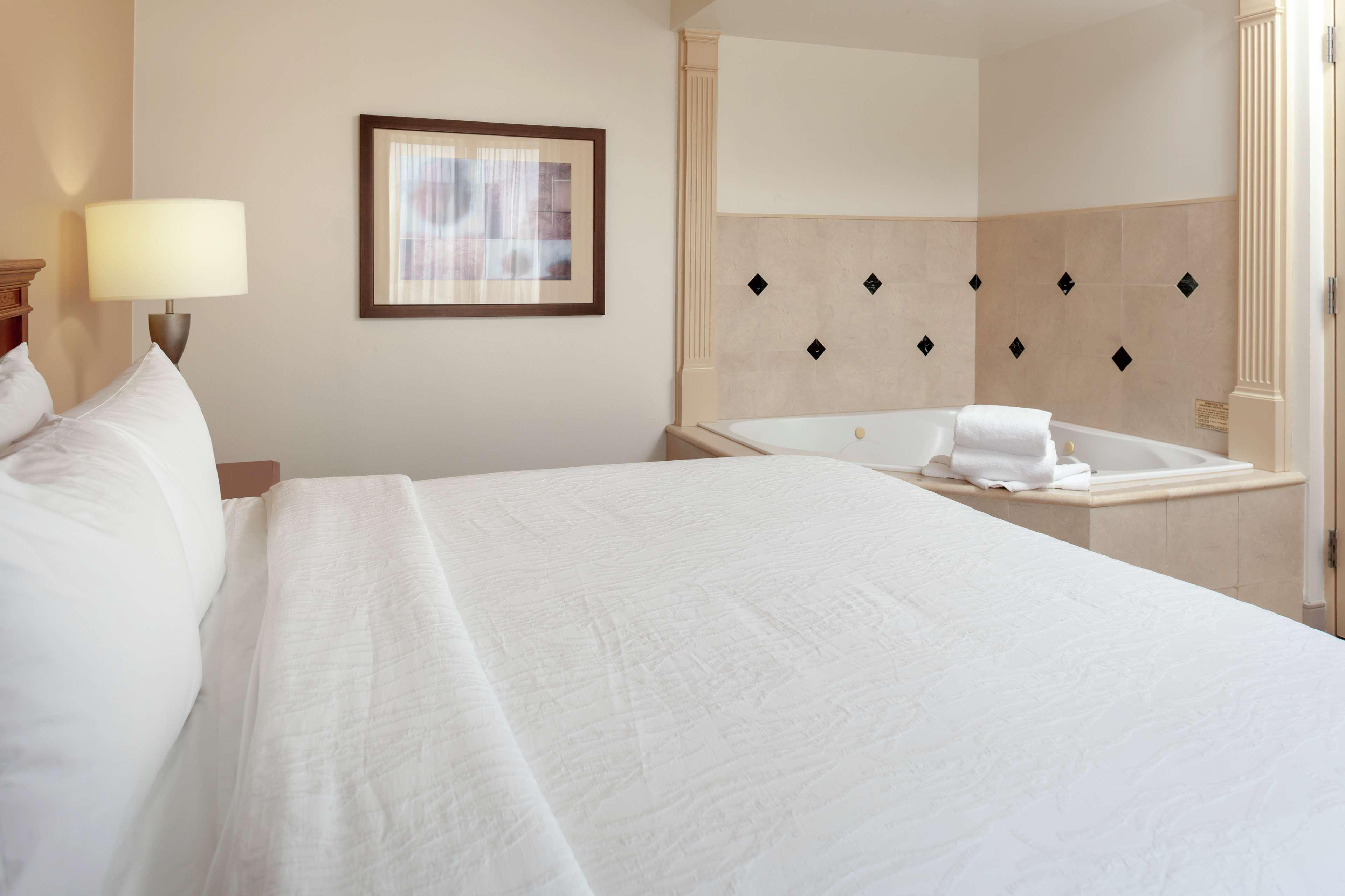 ROOM, KING BED, JETTED TUB