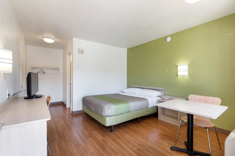 Motel6 Austin, TX - Airport - South 38/58