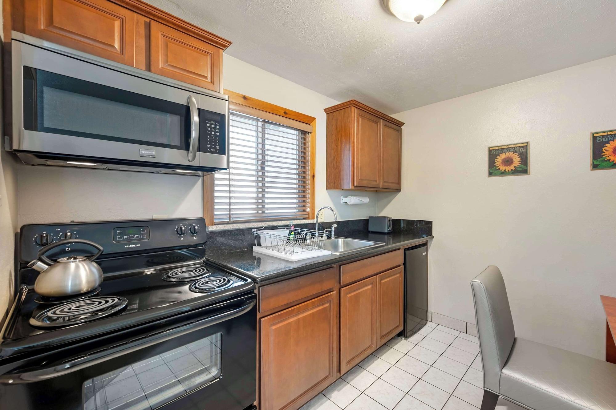 Suite, Multiple Beds, Balcony، Best Western Ptarmigan Lodge 8/8