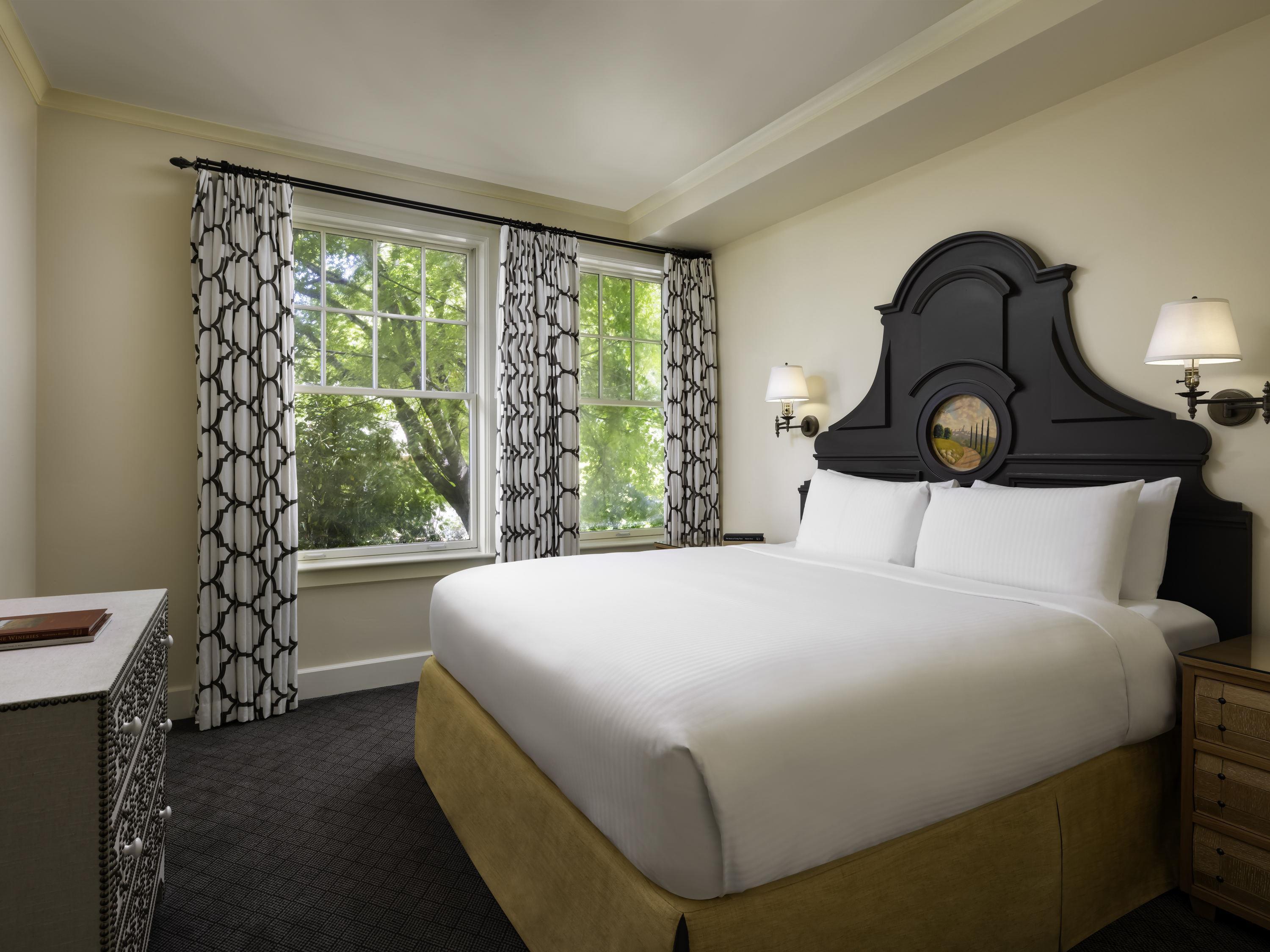 1 Bedroom, Signature, Suite, King Bed, Garden View, Sofa, Patio