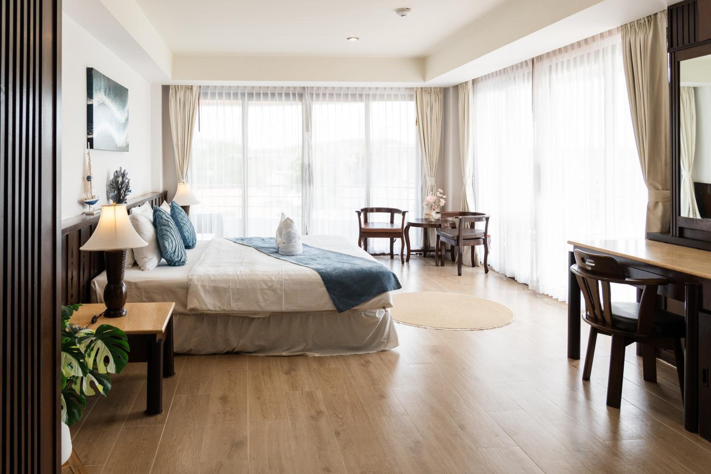 DELUXE, DOUBLE BED, SEA VIEW