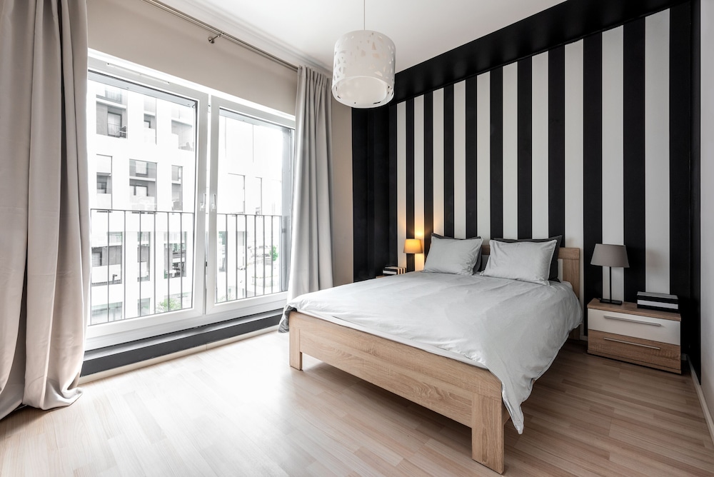 1 BEDROOM, SUITE