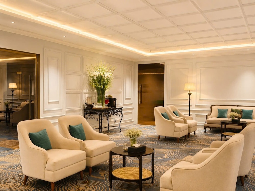 Happy Life Grand Hotel and Sky Bar 49/74