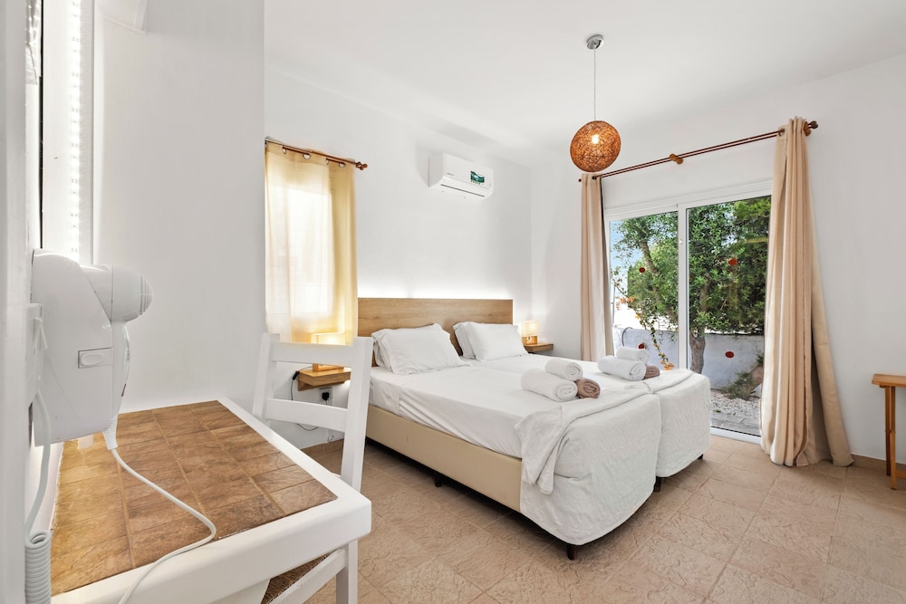 Thalassines Beach Villas 5/50