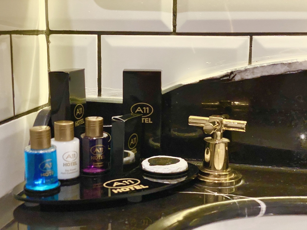 A11 Exclusive Hotel 10/25