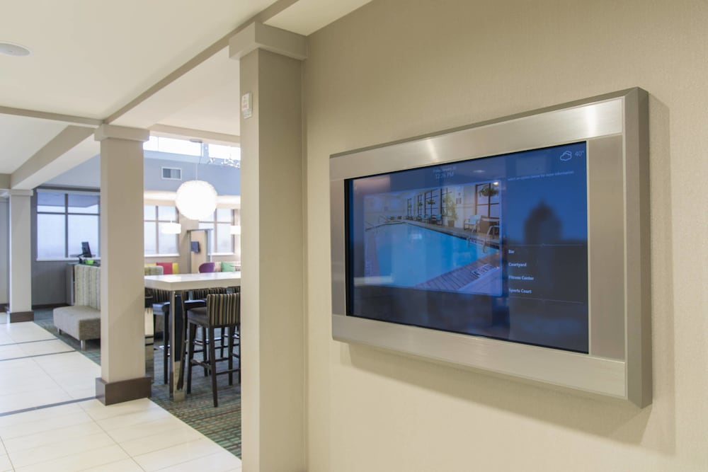 Residence Inn Milwaukee West 17/34