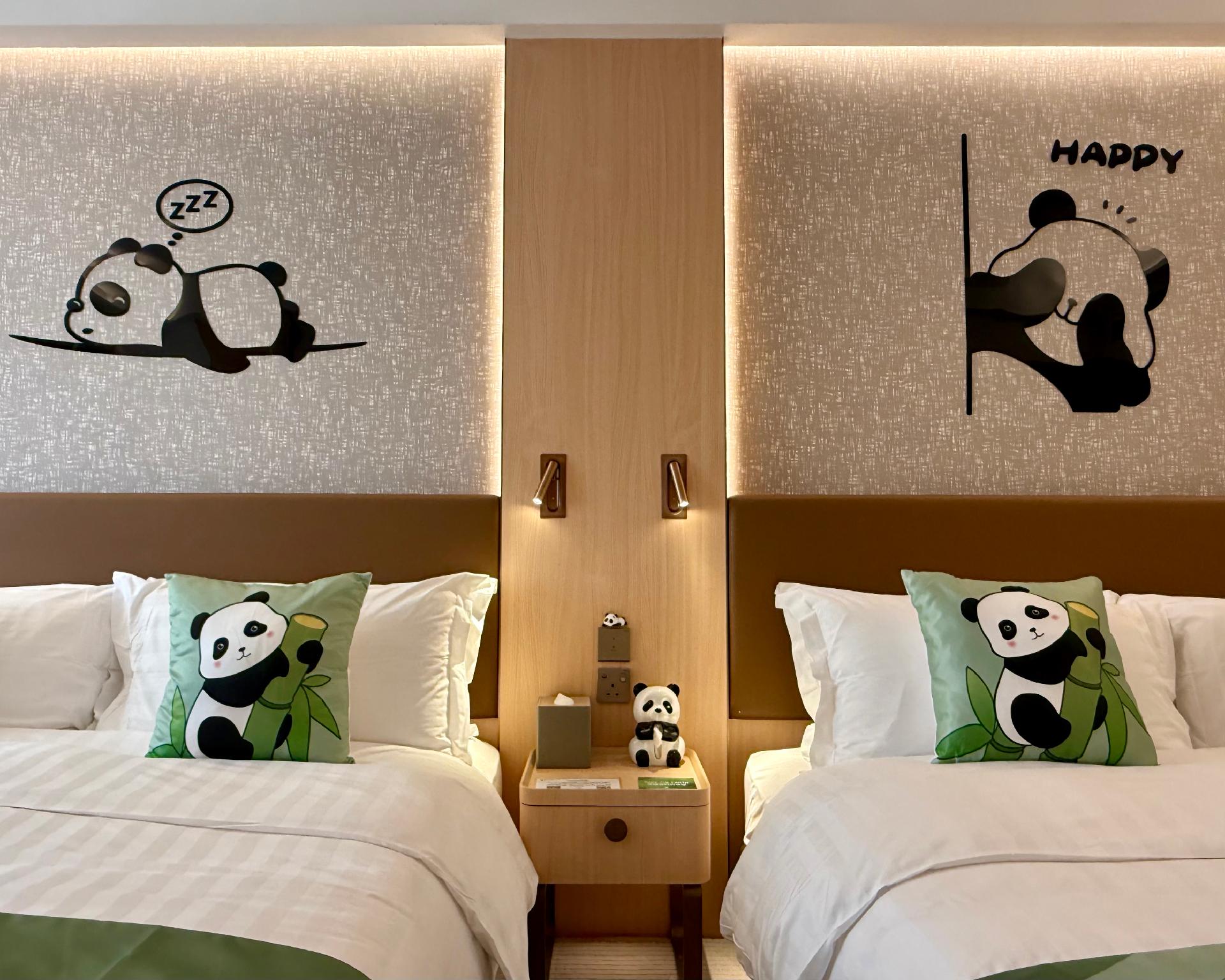 Panda, Deluxe, 2 Queen Beds