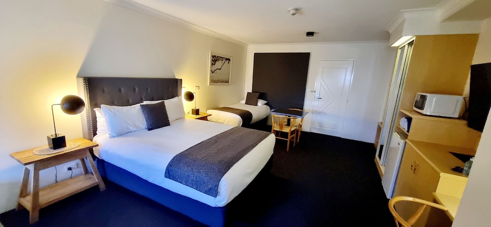 HOTEL FORSTER(FORMERLY LAKESWAY MOTOR INN) 19/65