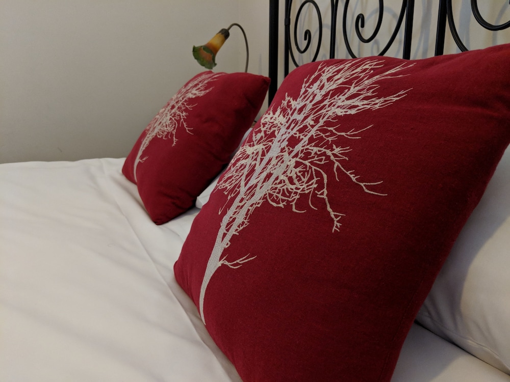 BURWOOD BED AND BREAKFAST 27/47