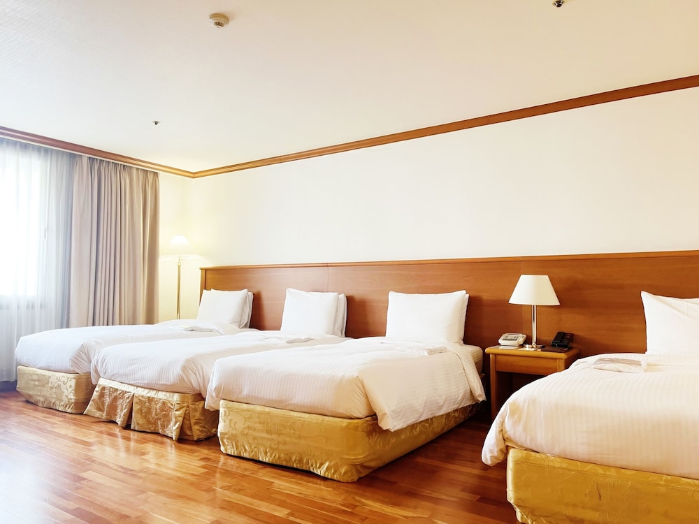 غرفة رباعية بأربعة أسرّة، Sejong Hotel 5/9