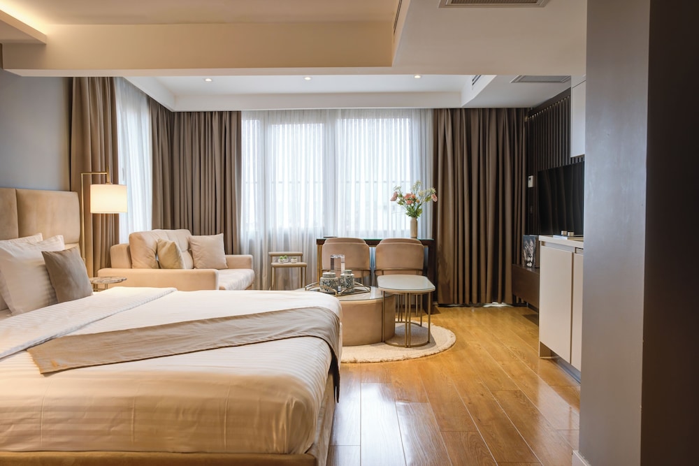 Valente Suites Hotel 6/30