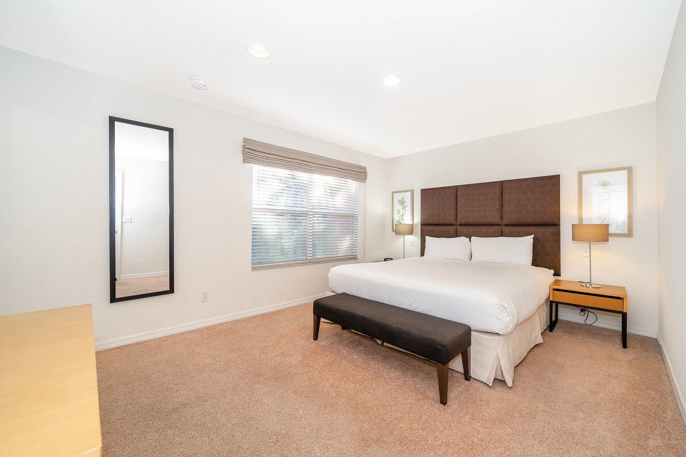 Town House, Lake View
