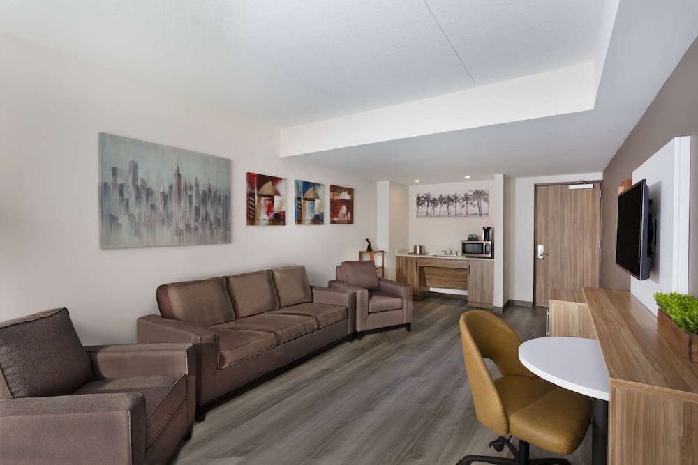 Wyndham Garden Fort Lauderdale Airport & Cruise Port 24/42