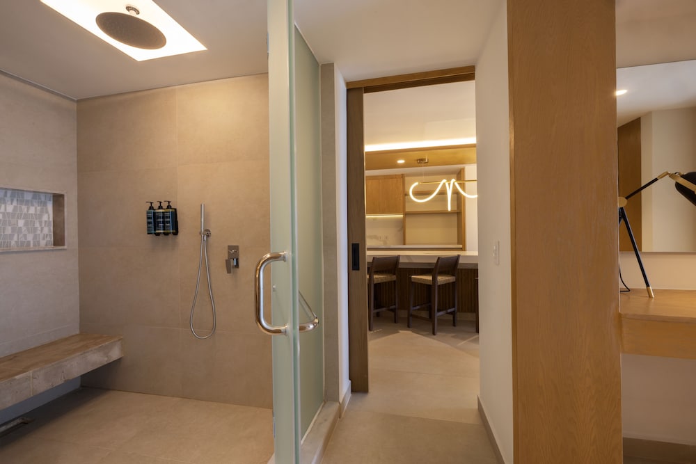 1 Bedroom, Diamond Club, Presidential, Luxury, Suite, King Bed, Ocean Front, Sofa، Royalton Splash Riviera Cancun, An Autograph Collection All-Inclusive Resort 7/7